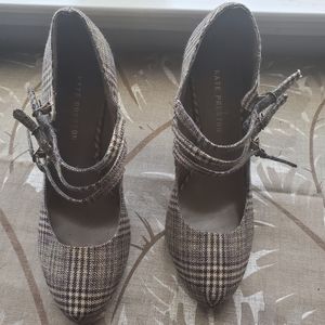 Woman shoe's, Harringbone brown pattern.
